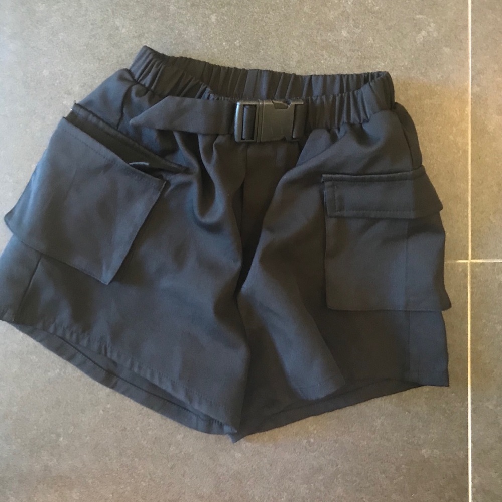 Girls buckle high waisted shorts with pockets